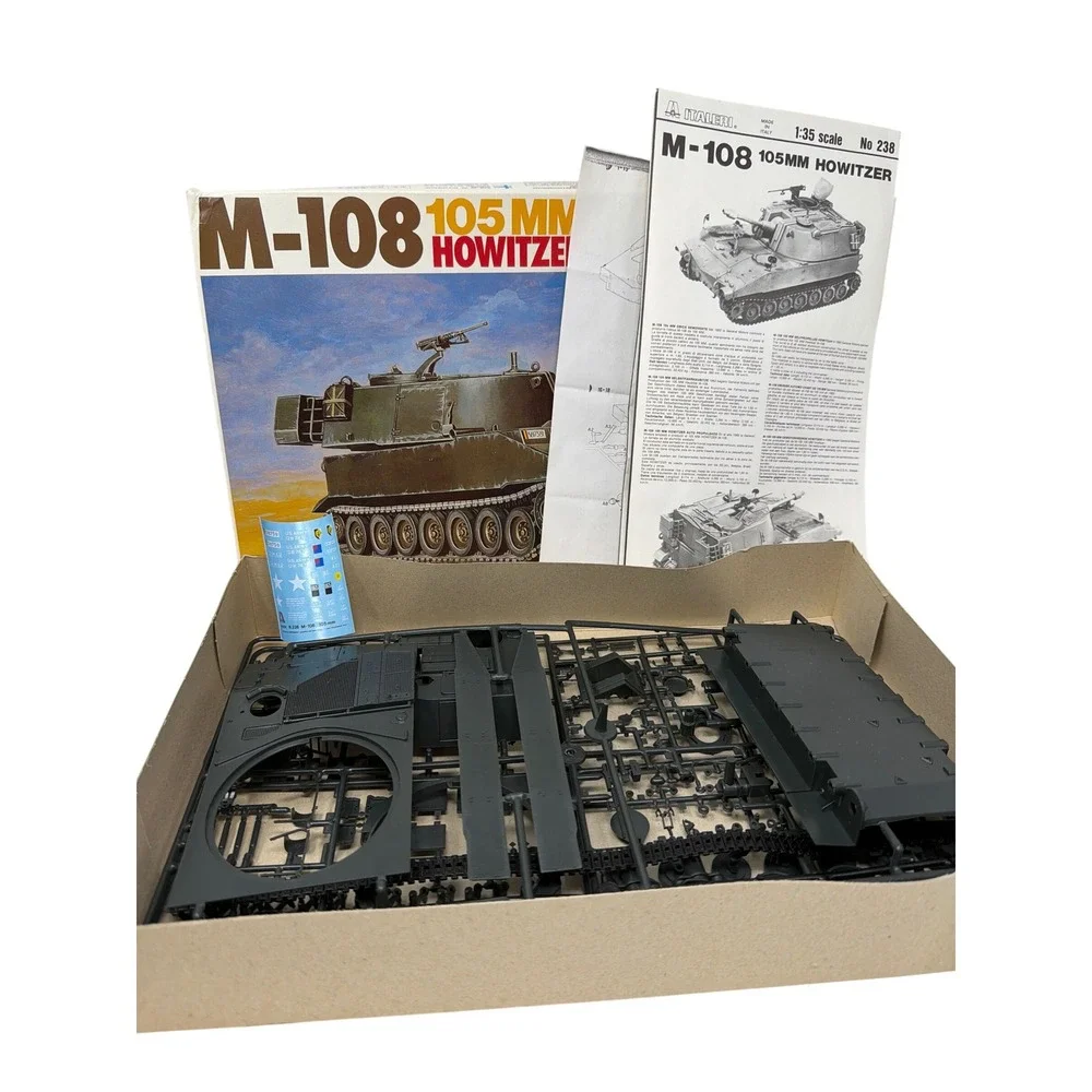 Italeri M-108 105mm & M-109A2 155mm Howitzer Tank 1:35 Model Kit No‎ 238 239
